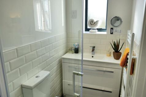 MASTER EN-SUITE