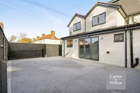 Courtyard/carport