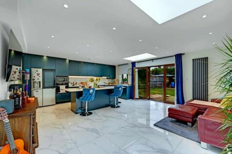 Kitchen/reception