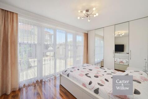 Reception/bedroom