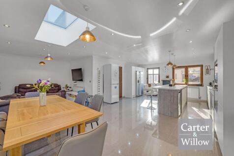 Kitchen/dining 