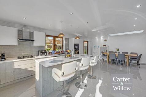 Kitchen/dining 