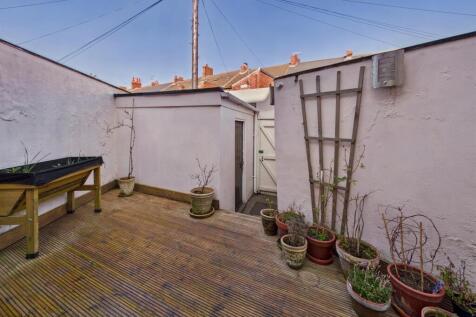 CAM01604G0-PR0569-STILL014.jpg