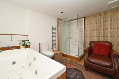 Bathroom - shower and WC.jpg