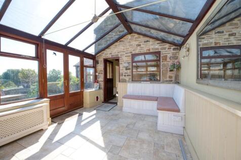 Conservatory to Kitchen.jpg