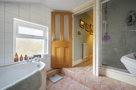 Bathroom - shower.jpg