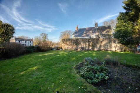 Garden - towards house.jpg