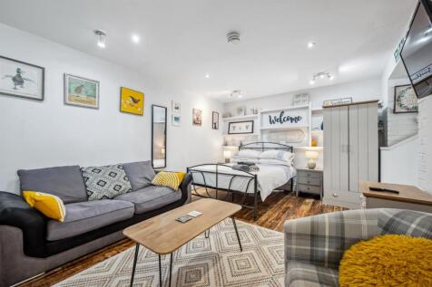 Lounge-Bedroom from fireplace.jpg