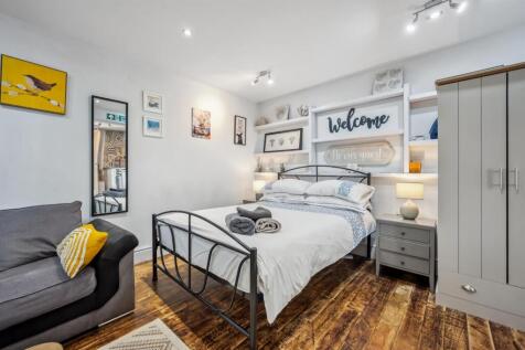 Bedroom .jpg