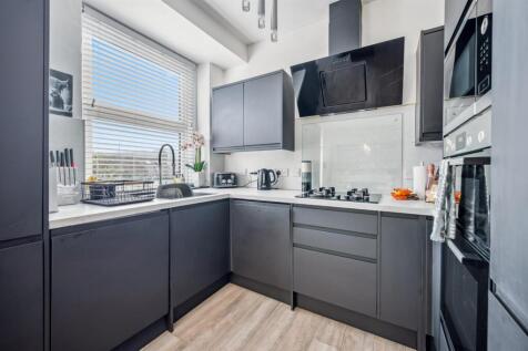 Kitchen towards window.jpg