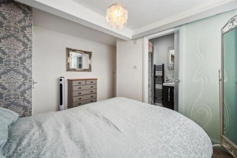 Bedroom One to en-suite.jpg