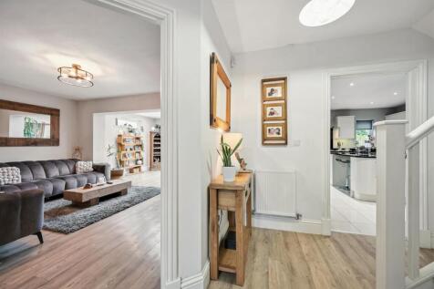 Entrance Hallway to Lounge and Kitchen.jpg