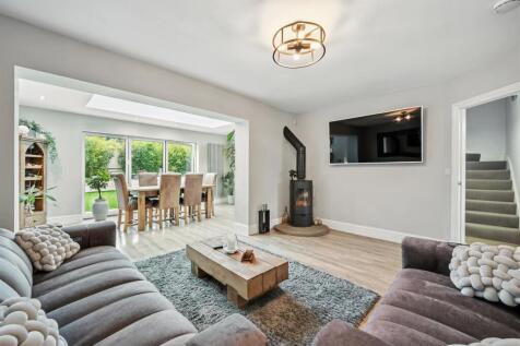 Lounge and Dining Room.jpg