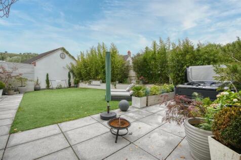 Garden - patio and lawn.jpg