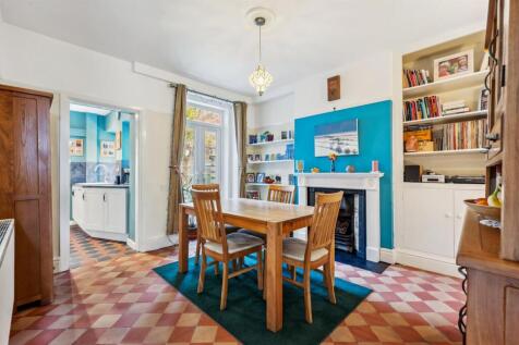 Dining Room towards Kitchen.jpg