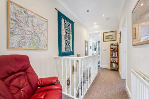 First floor landing towards bathroom.jpg