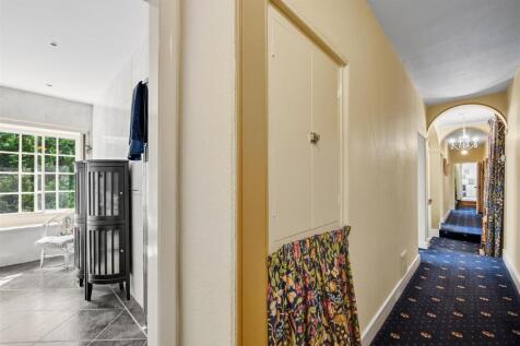 First floor landing and Bathroom.jpg