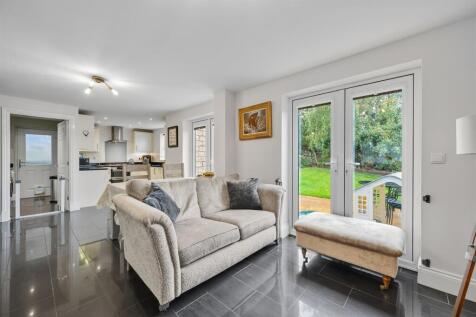 Family Area to dining room and kitchen.jpg