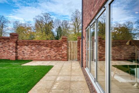 Rear Garden - dining patio.jpg