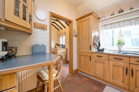 Kitchen towards inner hallway.jpg