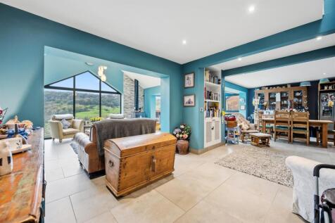 Dining to open plan living .jpg