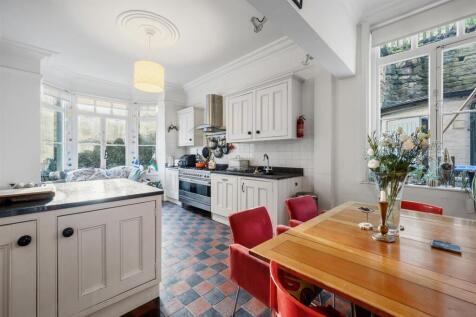 Dining area to kitchen.jpg