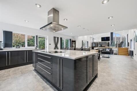 Kitchen island towards lounges.jpg