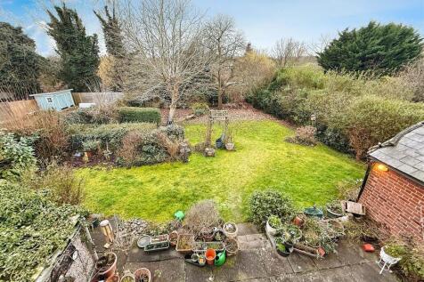 REAR GARDEN :
