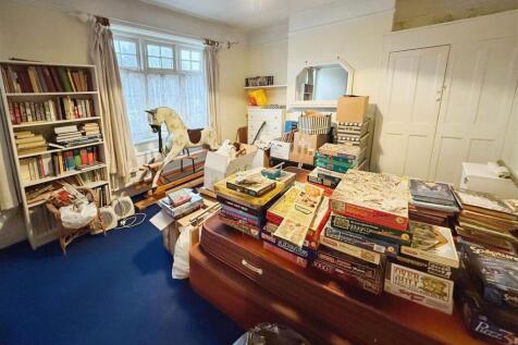 BEDROOM TWO :