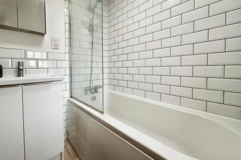 23183cc8-Bathroom 201.jpg