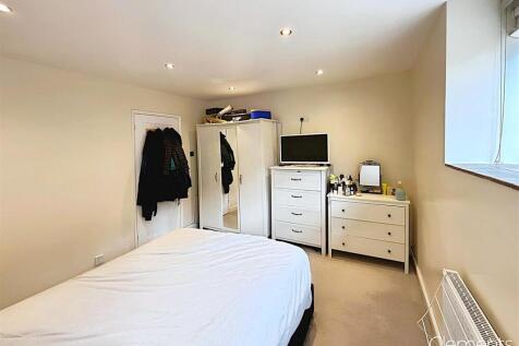 a3d62b50-BED 201 203.jpg