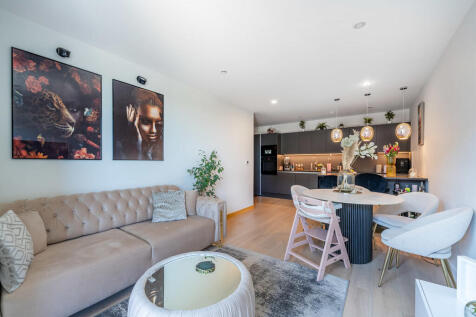 96 Sarsen House 1...