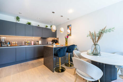 96 Sarsen House 1...