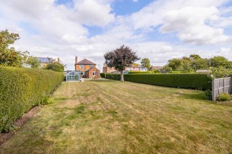 116 Roseways (Fleet)-13