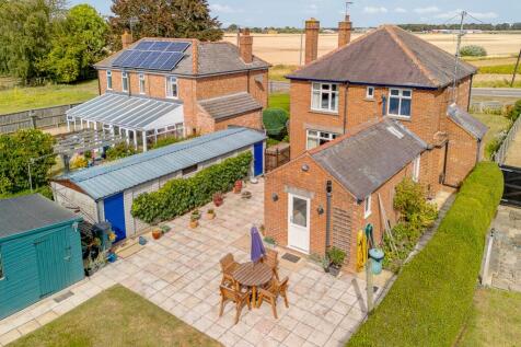 116 Roseways (Fleet)-3