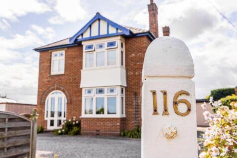 116 Roseways (Fleet)-7