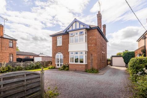 116 Roseways (Fleet)-8