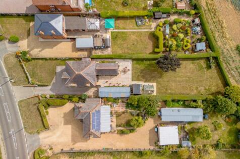 116 Roseways (Fleet)-4