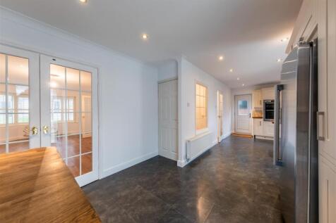 1 Trafalgar Close-010.jpg