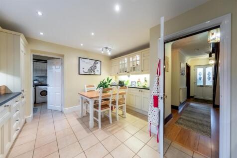 21 Peacock Avenue-002.jpg