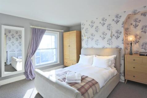 Barley House 2nd floor sea facing bedroom.jpg