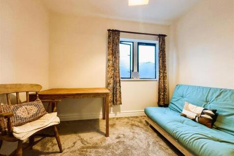 Bedroom 2 (A).jpg