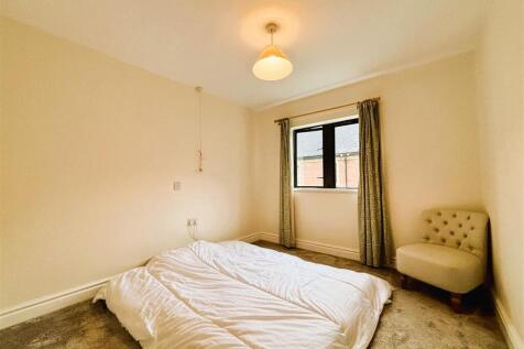 Bedroom 1.jpg