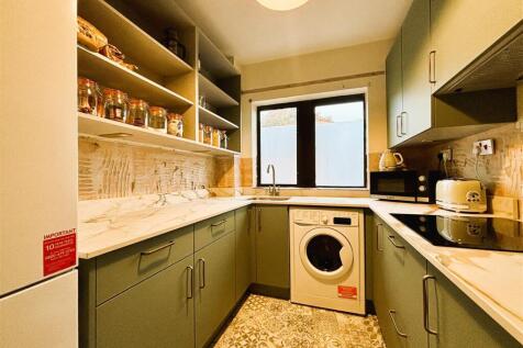 Kitchen 2.jpg