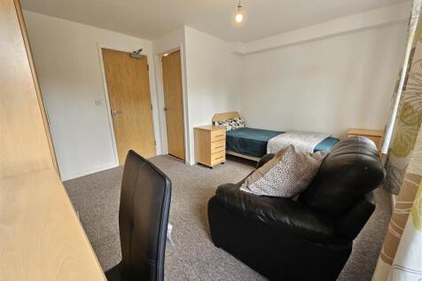 Room 2, Flat 11, The Forum (Ensuite Room)