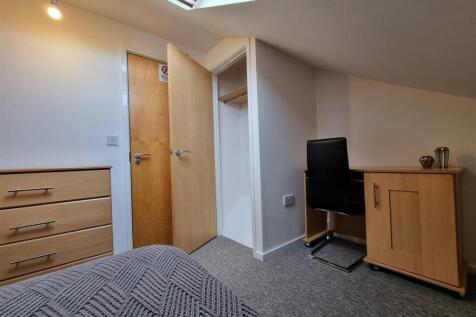 Room 4, Flat 15, The Forum