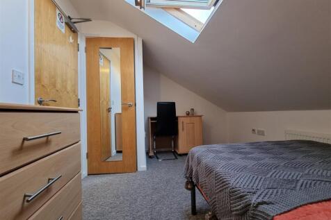 Room 4, Flat 15, The Forum