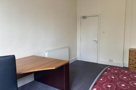 Bedroom 1a - 58a Mill Road.jpg