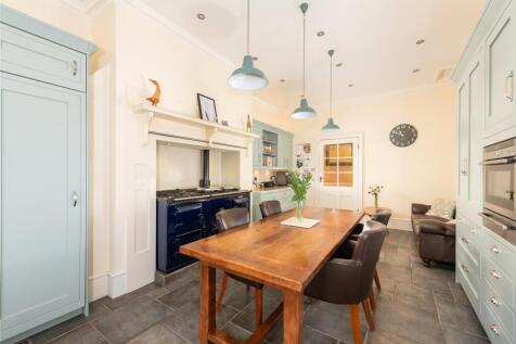 Kitchen/Breakfast Rm