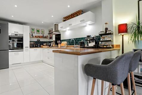 kitchen/breakfast area